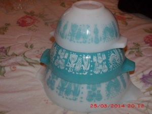 Vintage Pyrex Set of Three (3) Nesting Mixing Bowls Butterprint Pattern Farmers & Baloons